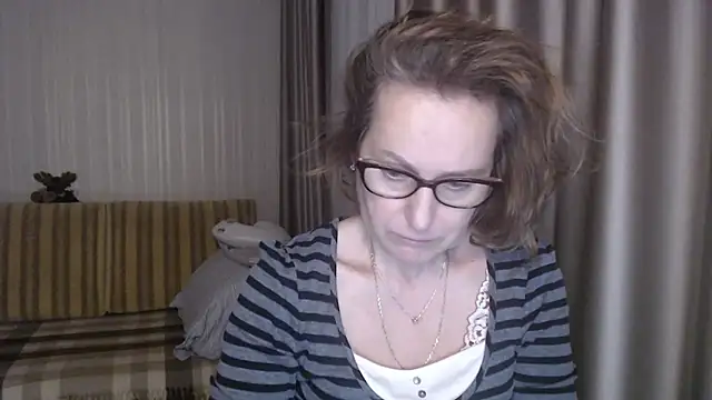 lauraoven online show from February 2025 05:43:01 PM