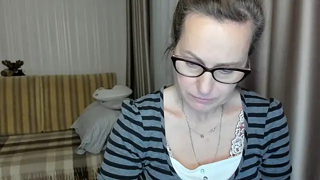 lauraoven online show from February 2025 04:26:02 PM