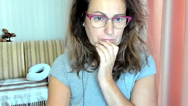 lauraoven online show from October 2025 12:50:01 PM