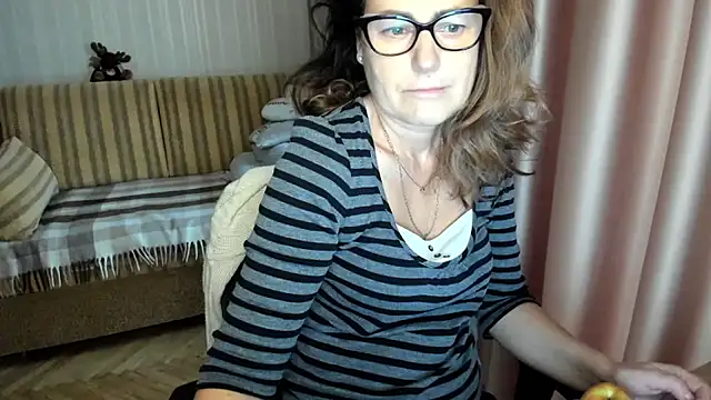 lauraoven online show from November 2025 10:05:01 AM