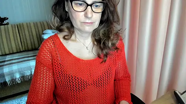 Snapshot of lauraoven chatting on March 2026 07:38:01 AM lauraoven online show from March 2026 07:38:01 AM