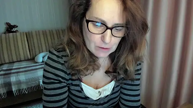 Snapshot of lauraoven chatting on March 2026 02:44:02 PM lauraoven online show from March 2026 02:44:02 PM