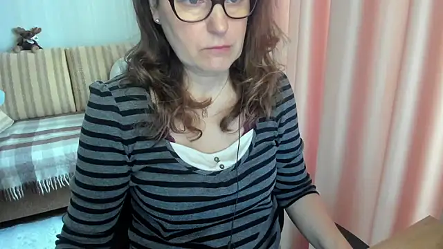 Snapshot of lauraoven chatting on March 2026 07:23:01 AM lauraoven online show from March 2026 07:23:01 AM