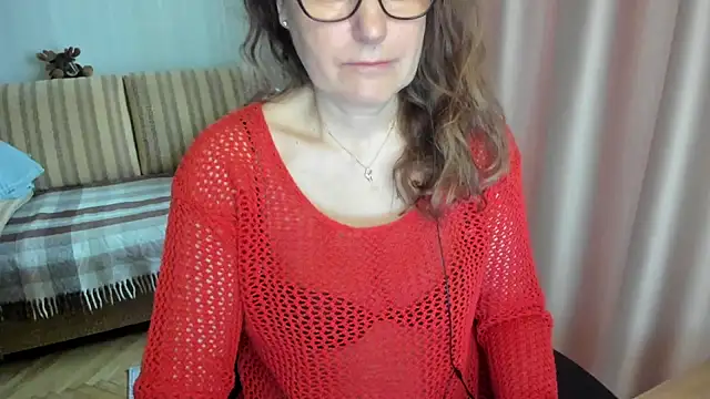 Snapshot of lauraoven chatting on March 2026 07:03:02 AM lauraoven online show from March 2026 07:03:02 AM