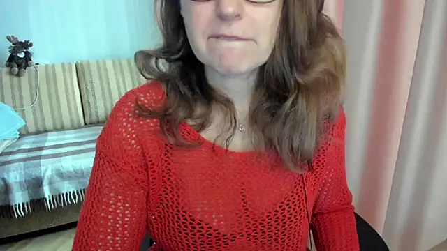 Snapshot of lauraoven chatting on March 2026 08:09:01 AM lauraoven online show from March 2026 08:09:01 AM