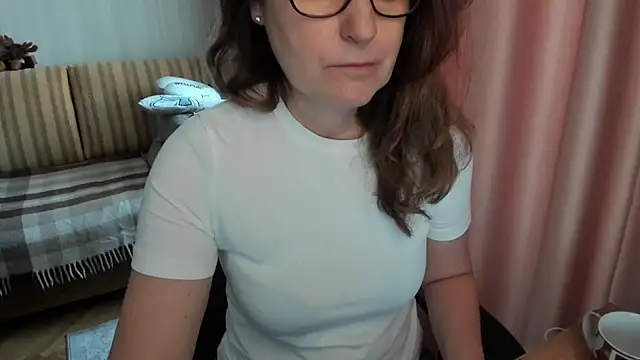 Snapshot of lauraoven chatting on March 2026 10:26:01 AM lauraoven online show from March 2026 10:26:01 AM