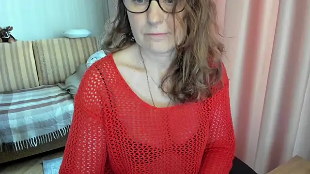 Snapshot of lauraoven chatting on April 2026 02:03:02 PM lauraoven online show from April 2026 02:03:02 PM