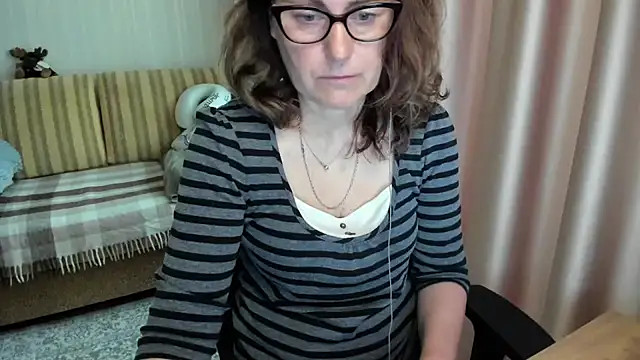 lauraoven online show from May 2026 07:17:01 AM