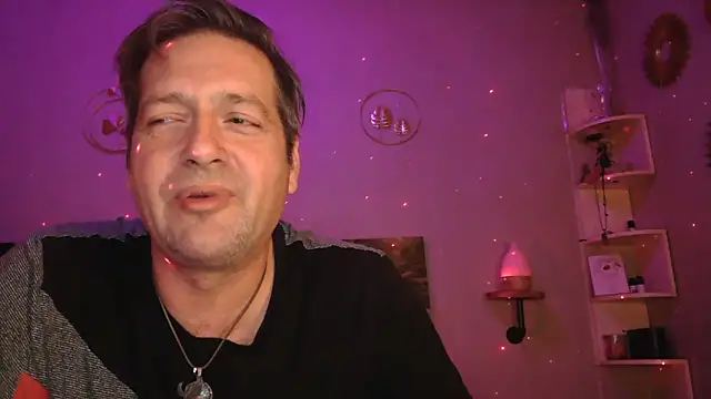 Snapshot of matrikes1 chatting on January 2025 08:09:01 PM matrikes1 online show from January 2025 08:09:01 PM