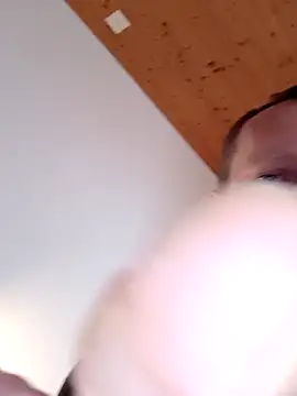 Snapshot of Kw8585kw chatting on February 2026 03:31:01 PM Kw8585kw online show from February 2026 03:31:01 PM