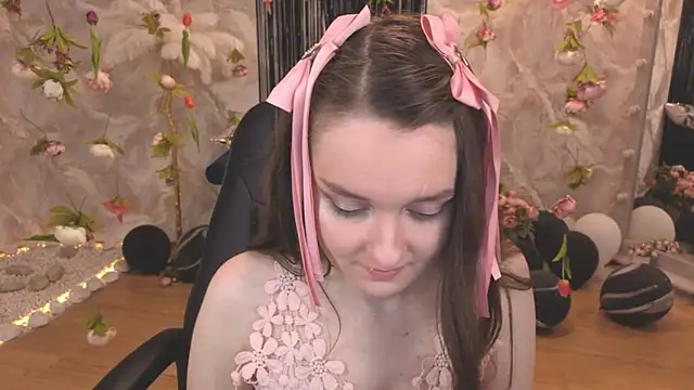 Snapshot of CloudGrace chatting on July 2026 03:22:01 AM CloudGrace online show from July 2026 03:22:01 AM