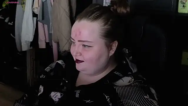 Snapshot of EMMA__CONNOR chatting on October 2025 12:11:01 AM EMMA CONNOR online show from October 2025 12:11:01 AM