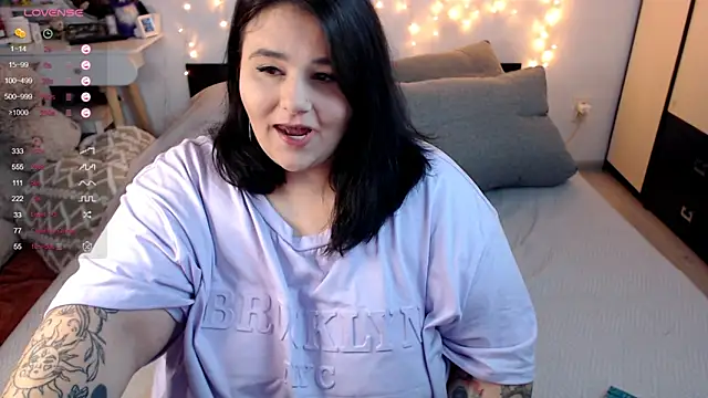 Snapshot of naughtykiss chatting on October 2025 04:57:02 AM naughtykiss online show from October 2025 04:57:02 AM