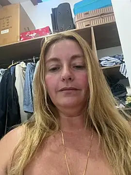 Snapshot of moniquerainx chatting on June 2026 11:19:01 PM moniquerainx online show from June 2026 11:19:01 PM