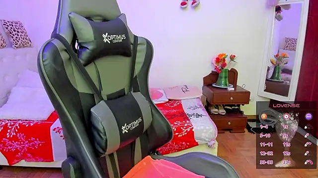 esmeralda milf online show from February 2026 11:58:01 AM