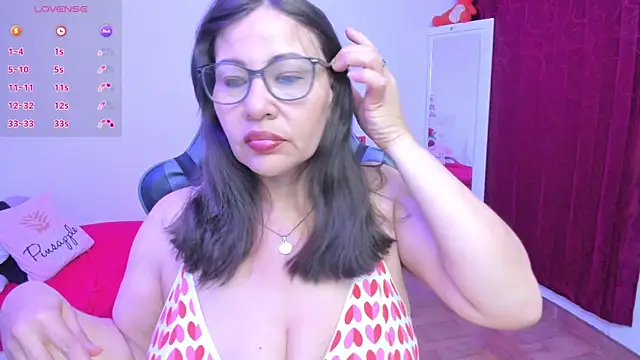 esmeralda milf online show from May 2026 09:54:02 PM
