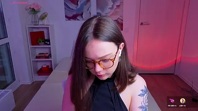 Snapshot of MilenaSaint chatting on October 2025 04:32:02 AM MilenaSaint online show from October 2025 04:32:02 AM