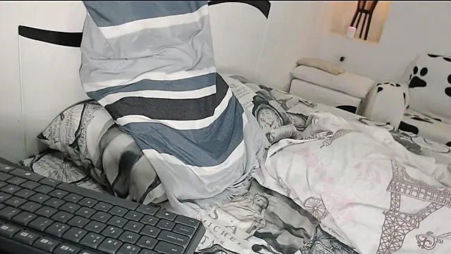 yina-rosse online show from October 2025 02:15:01 AM