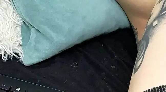 Snapshot of ninaa_fox chatting on February 2025 06:22:02 PM ninaa fox online show from February 2025 06:22:02 PM