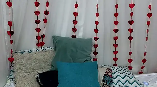 Snapshot of ninaa_fox chatting on February 2025 10:09:01 PM ninaa fox online show from February 2025 10:09:01 PM