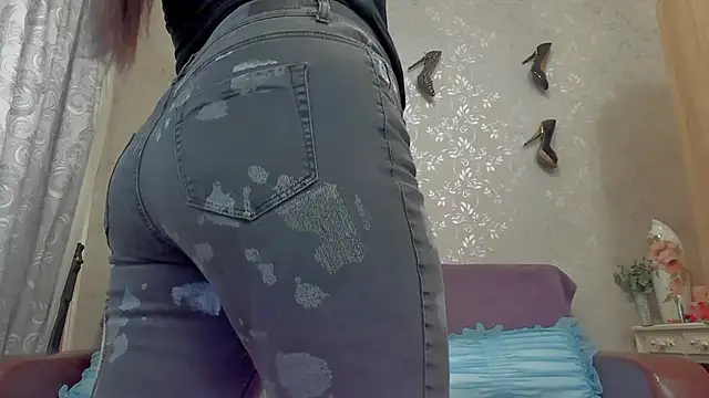 Snapshot of emilianna666 chatting on December 2024 09:01:02 AM emilianna666 online show from December 2024 09:01:02 AM