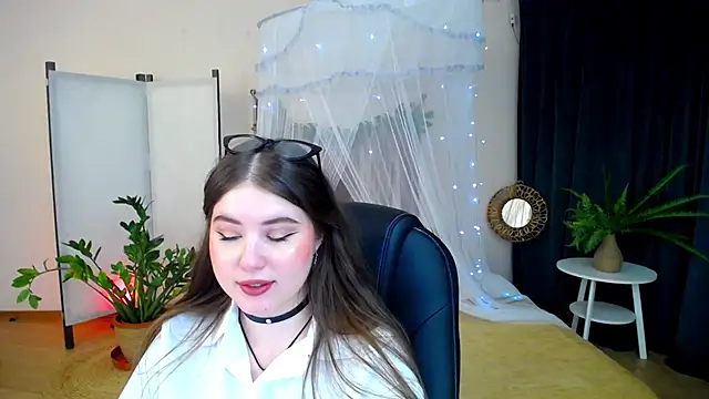 Snapshot of NicoleFoxery chatting on February 2025 12:20:02 AM NicoleFoxery online show from February 2025 12:20:02 AM