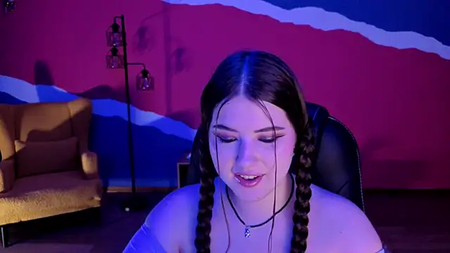 Snapshot of NicoleFoxery chatting on September 2025 06:20:02 PM NicoleFoxery online show from September 2025 06:20:02 PM