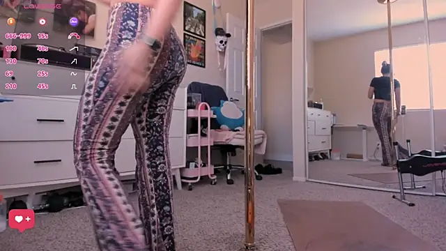 Evie-Luna online show from April 2026 11:13:01 PM