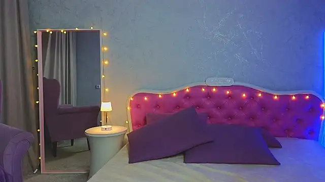 Snapshot of Ariana_Petite chatting on January 2025 12:01:01 AM Ariana Petite online show from January 2025 12:01:01 AM