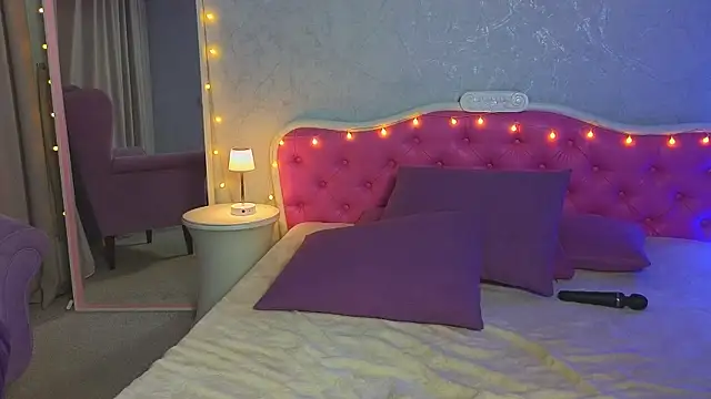 Snapshot of Ariana_Petite chatting on February 2025 02:19:02 AM Ariana Petite online show from February 2025 02:19:02 AM