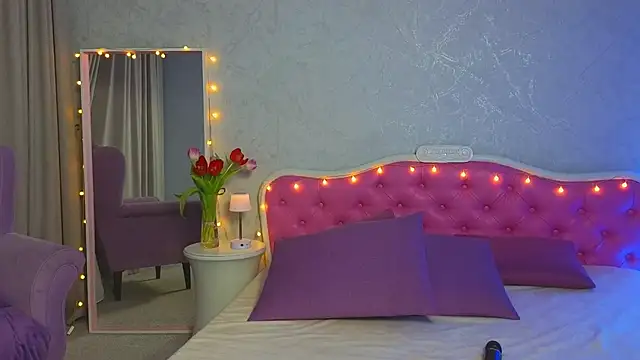 Snapshot of Ariana_Petite chatting on March 2025 11:56:02 PM Ariana Petite online show from March 2025 11:56:02 PM