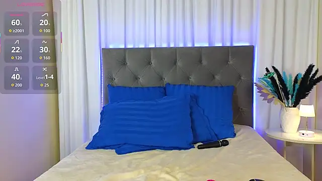 Snapshot of Ariana_Petite chatting on October 2025 12:19:01 AM Ariana Petite online show from October 2025 12:19:01 AM