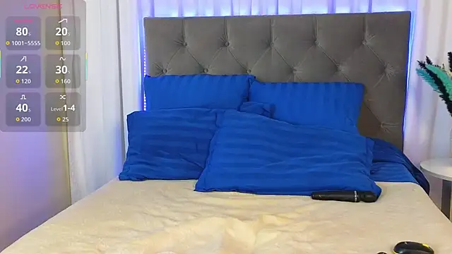 Snapshot of Ariana_Petite chatting on December 2025 12:17:02 AM Ariana Petite online show from December 2025 12:17:02 AM