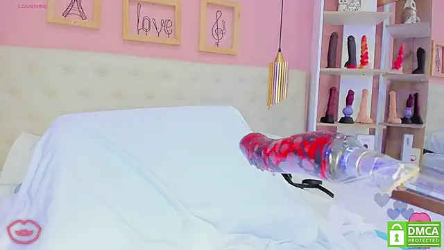 leylla  online show from April 2026 06:57:02 PM