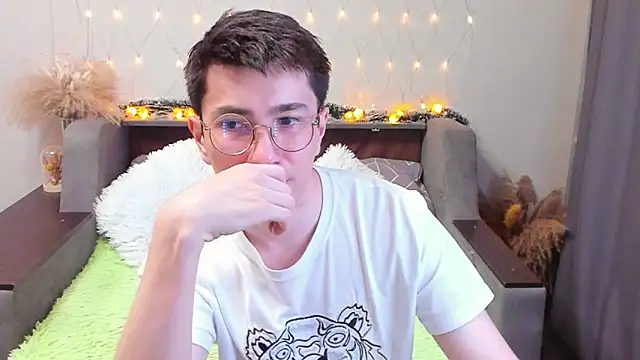 Yumi steve online show from January 2025 11:44:02 PM