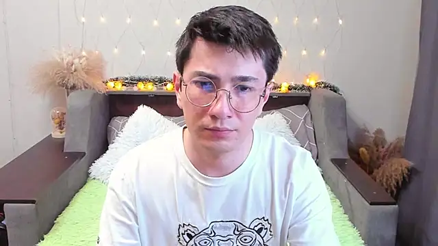 Yumi steve online show from February 2025 12:51:01 AM