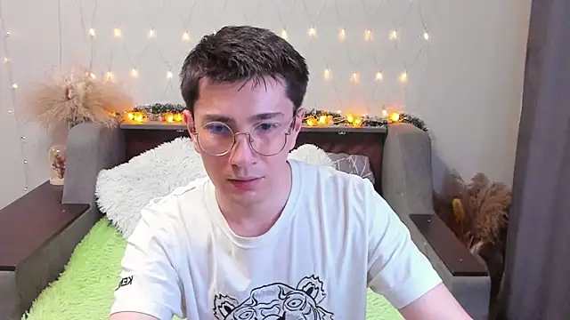 Yumi steve online show from March 2025 12:25:02 AM