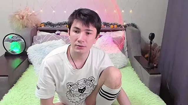 Yumi steve online show from November 2025 06:51:01 PM