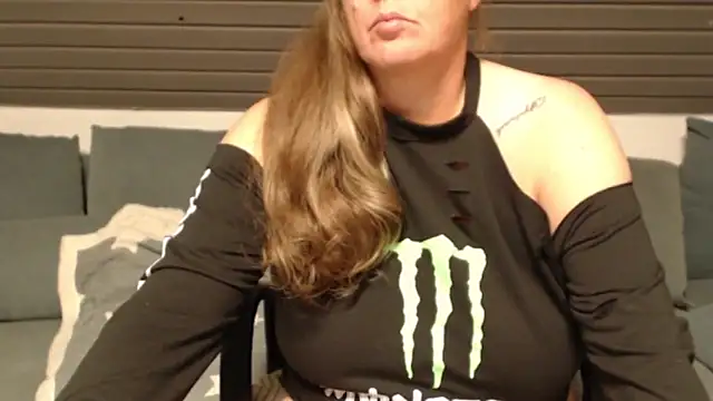 Snapshot of KimMitchelli chatting on September 2025 08:10:01 PM KimMitchelli online show from September 2025 08:10:01 PM