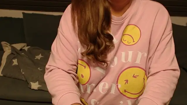 Snapshot of KimMitchelli chatting on September 2025 04:26:01 AM KimMitchelli online show from September 2025 04:26:01 AM