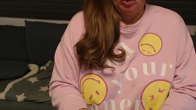 Snapshot of KimMitchelli chatting on September 2025 03:04:02 PM KimMitchelli online show from September 2025 03:04:02 PM