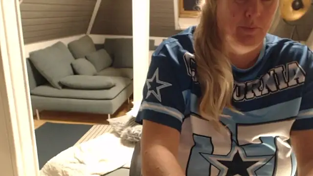 Snapshot of KimMitchelli chatting on November 2025 09:14:01 PM KimMitchelli online show from November 2025 09:14:01 PM