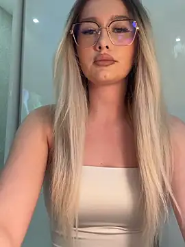 Snapshot of mollyxxx chatting on March 2026 03:21:01 AM mollyxxx online show from March 2026 03:21:01 AM