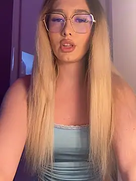 Snapshot of mollyxxx chatting on March 2026 03:12:02 AM mollyxxx online show from March 2026 03:12:02 AM