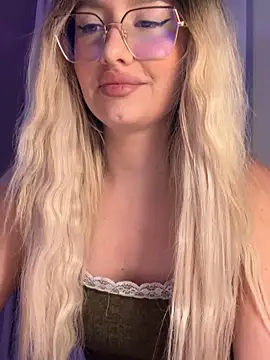 Snapshot of mollyxxx chatting on March 2026 03:01:02 AM mollyxxx online show from March 2026 03:01:02 AM