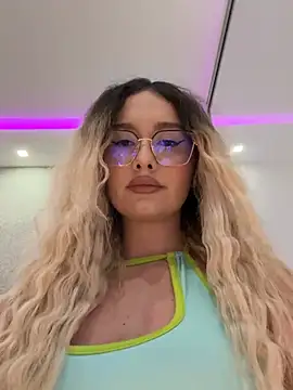 Snapshot of mollyxxx chatting on March 2026 02:22:02 AM mollyxxx online show from March 2026 02:22:02 AM