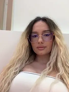 Snapshot of mollyxxx chatting on March 2026 12:54:01 AM mollyxxx online show from March 2026 12:54:01 AM