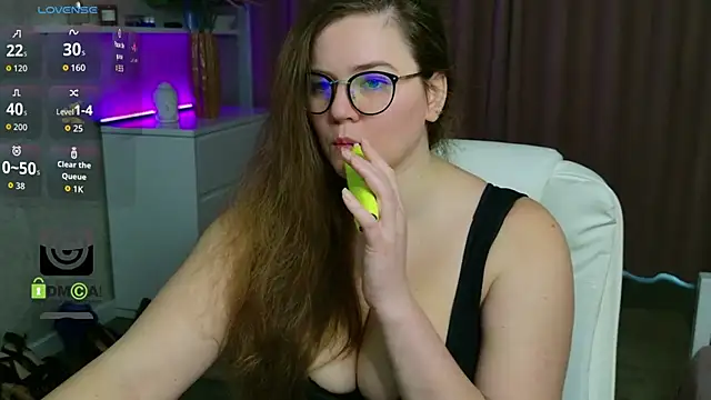 Snapshot of KellyKleine chatting on March 2026 07:15:01 AM KellyKleine online show from March 2026 07:15:01 AM