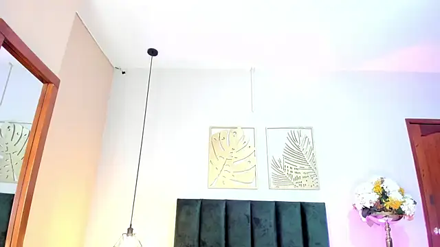 Snapshot of JupiteFox chatting on April 2026 06:19:01 AM JupiteFox online show from April 2026 06:19:01 AM