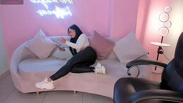 MiaRoberts1 online show from December 2025 06:59:01 PM